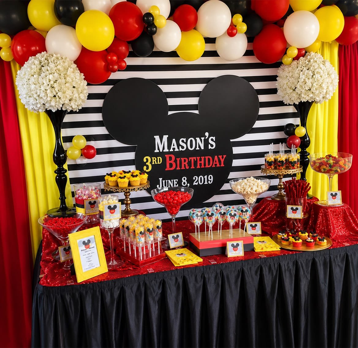 mickey mouse-treat table