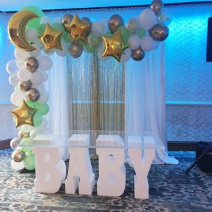 TWINKLE LITTLE STAR balloon aRCH and baby table