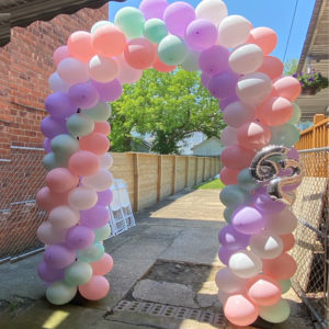 doorway balloon arch