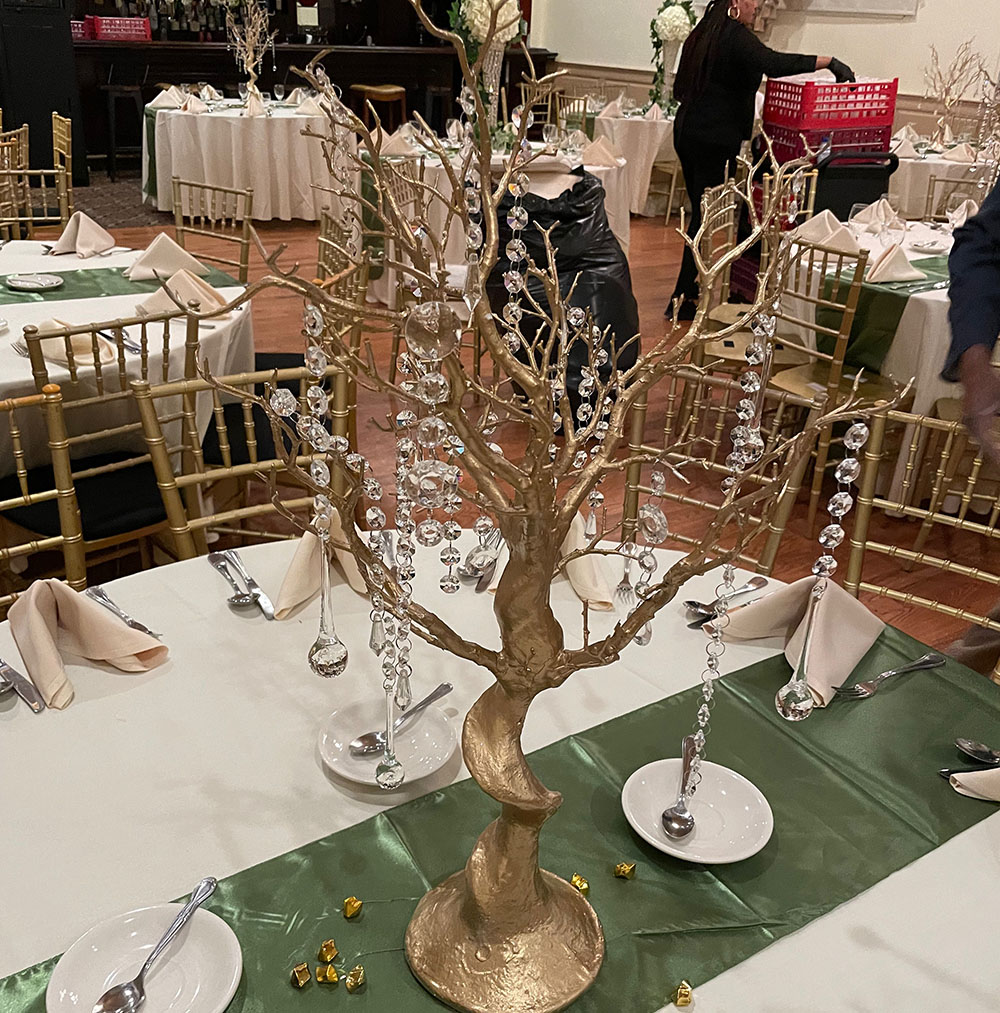 Manzanita Tree Centerpiece Rental – A.R.D. Event Decor