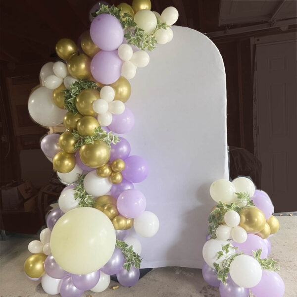 balloon panel with garland
