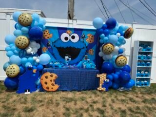 Cookie Monster Birthday Balloon Set up