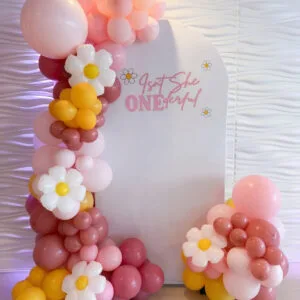isnt she ONEderful balloon arch
